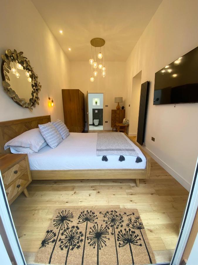 Dave & Kelz Deluxe King Size Builth Wells