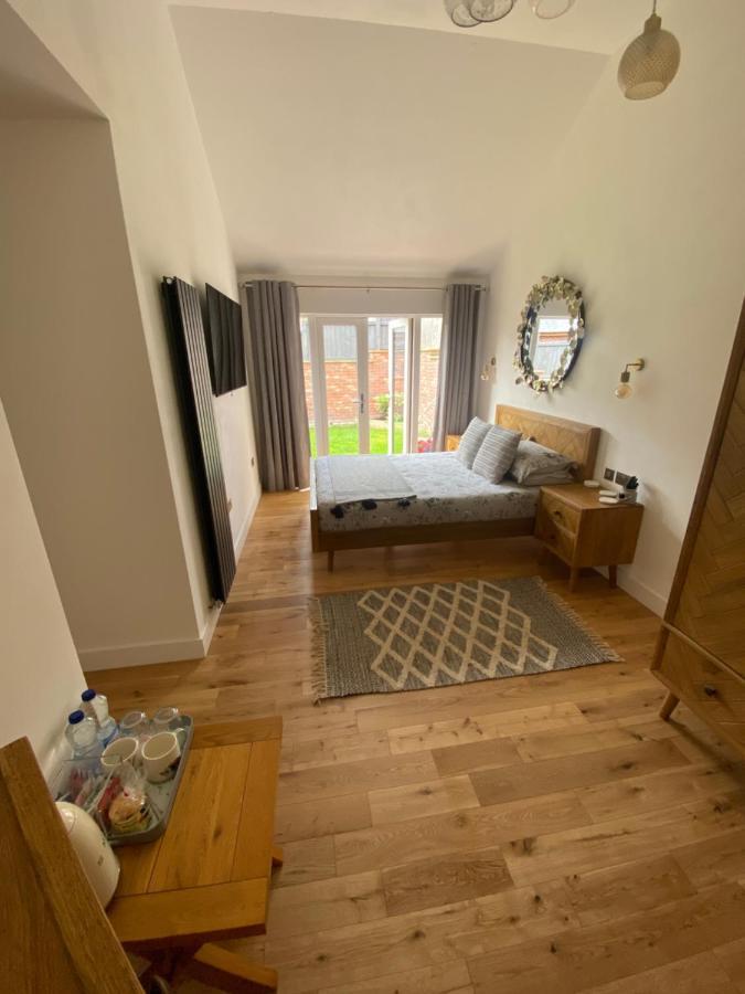 Dave & Kelz Deluxe King Size Builth Wells